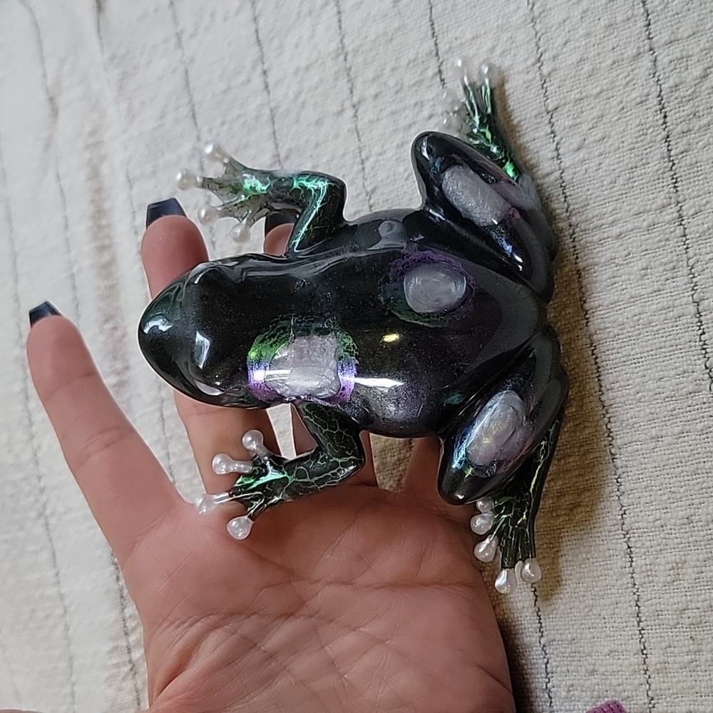 Resin Epoxy Artisan Frog with Quote Paperweight Gift Home Decor Piece - Picture 15 of 16